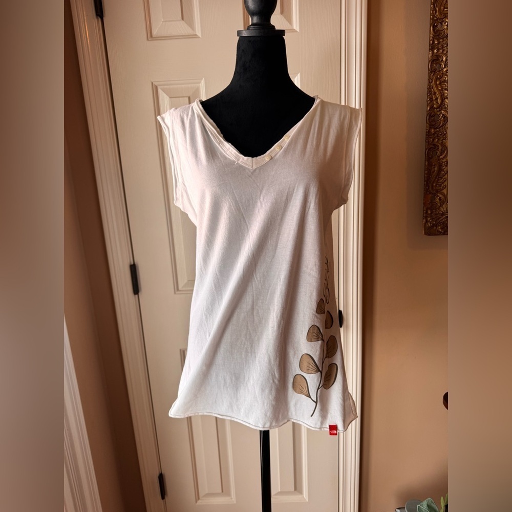 The North Face Women’s V-Neck White With Brown/Tan Design Capped Sleeve Top Lg